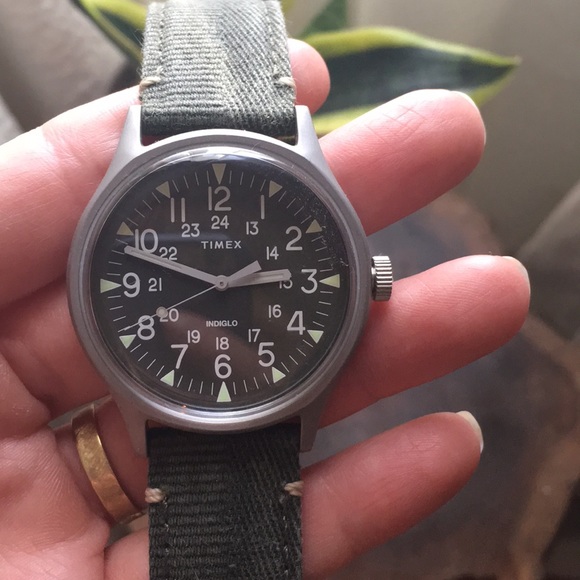 Timex leather lining band watch - Picture 2 of 6